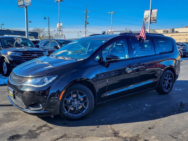 Used 2020 Chrysler Pacifica Limited image 1