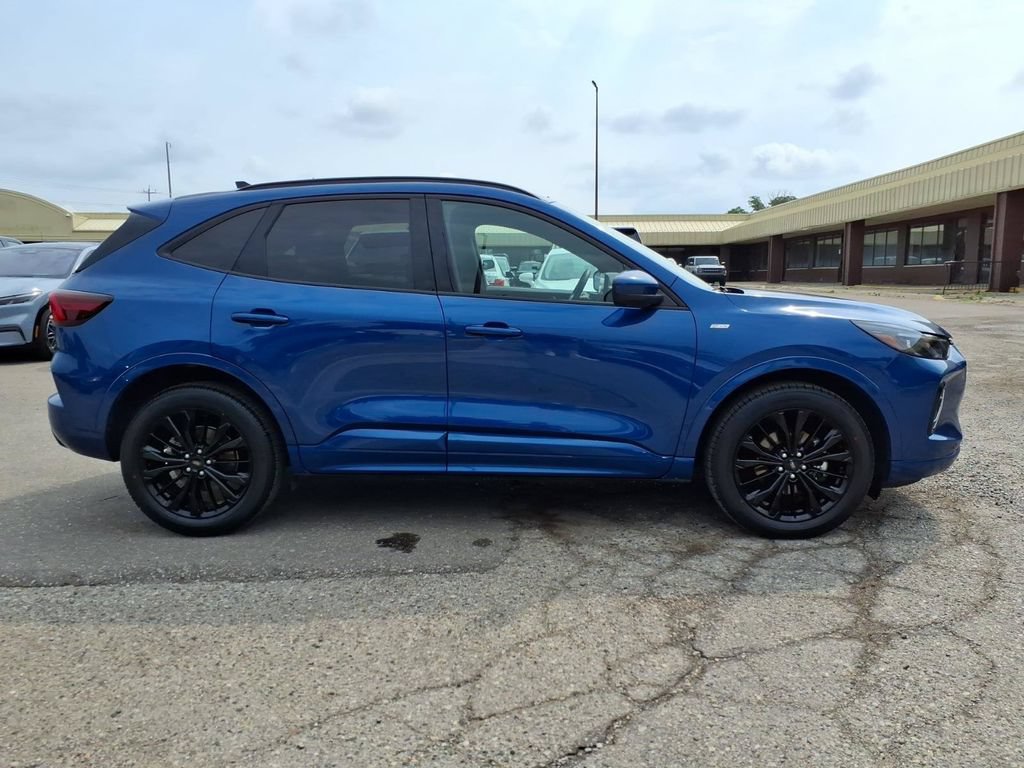 Certified 2023 Ford Escape ST-Line Elite AWD/4WD image 6