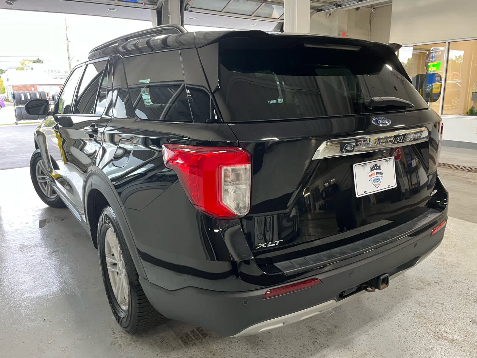 Certified 2023 Ford Explorer XLT w/ Equipment Group 202A AWD/4WD image 7
