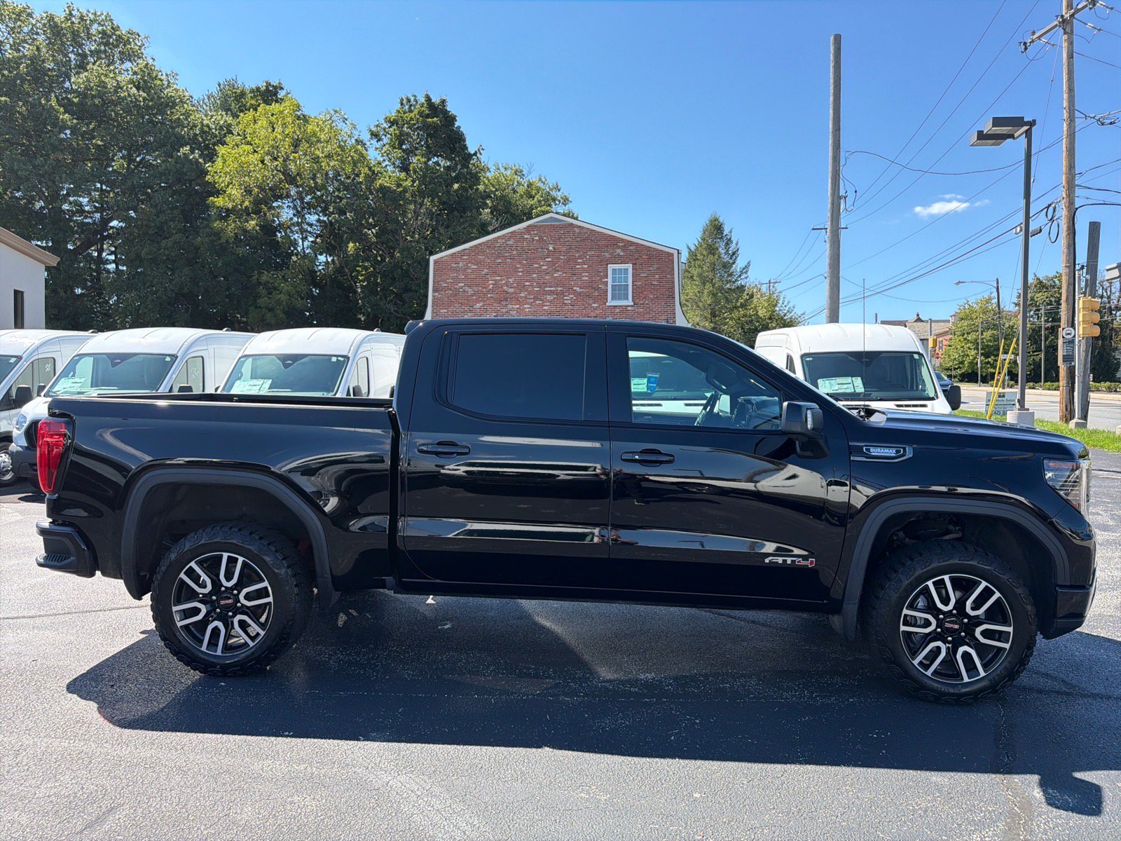 Used 2023 GMC Sierra 1500 AT4 w/ Technology Package AWD/4WD image 6