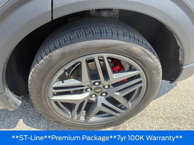 Certified 2025 Ford Explorer ST-Line w/ Premium Package AWD/4WD image 30