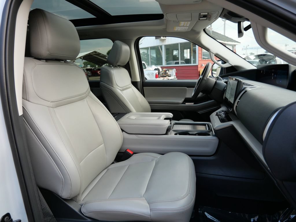 Certified 2025 Ford Expedition Active AWD/4WD image 12