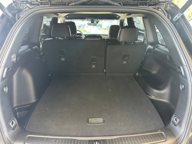 Used 2025 Jeep Grand Cherokee Limited RWD image 16