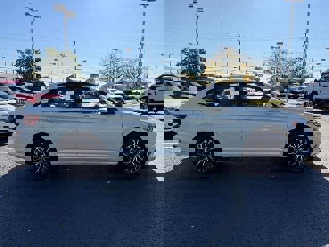 Used 2021 Volkswagen Jetta SE w/ SE Cold Weather Package image 7