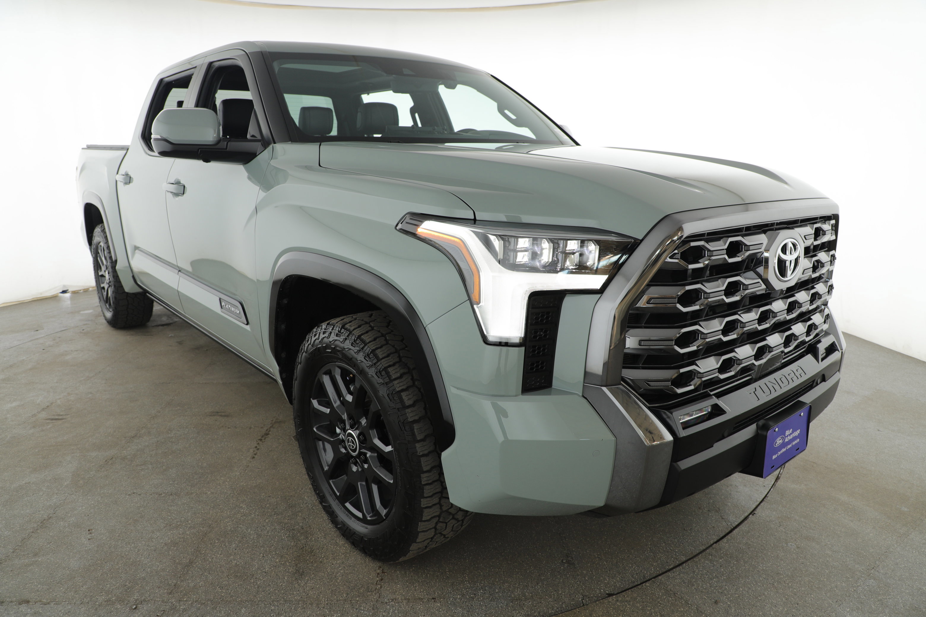Used 2024 Toyota Tundra Platinum image 3