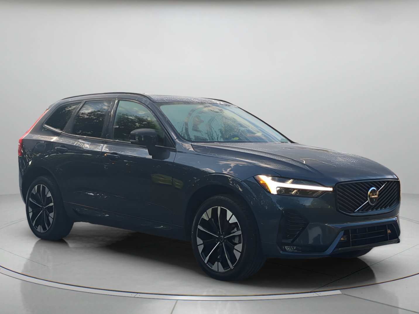 Used 2026 Volvo XC60 B5 Plus AWD/4WD image 38