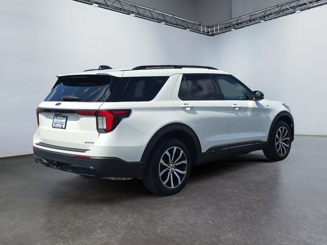 Certified 2025 Ford Explorer ST-Line AWD/4WD image 5