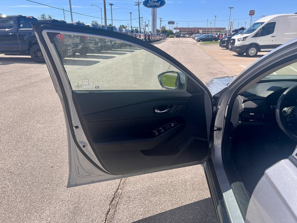 Used 2023 Honda Accord Touring image 11