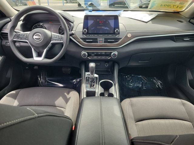 Used 2023 Nissan Altima 2.5 SV FWD image 12
