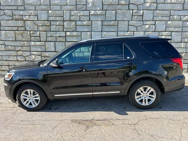 Certified 2019 Ford Explorer XLT w/ Equipment Group 201A AWD/4WD image 3