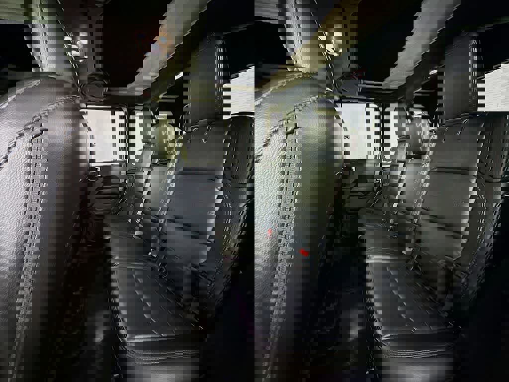 Used 2020 Jeep Wrangler Unlimited Sahara image 17