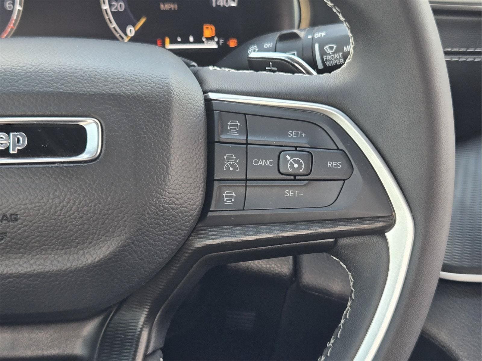 Used 2025 Jeep Grand Cherokee Laredo X RWD image 28