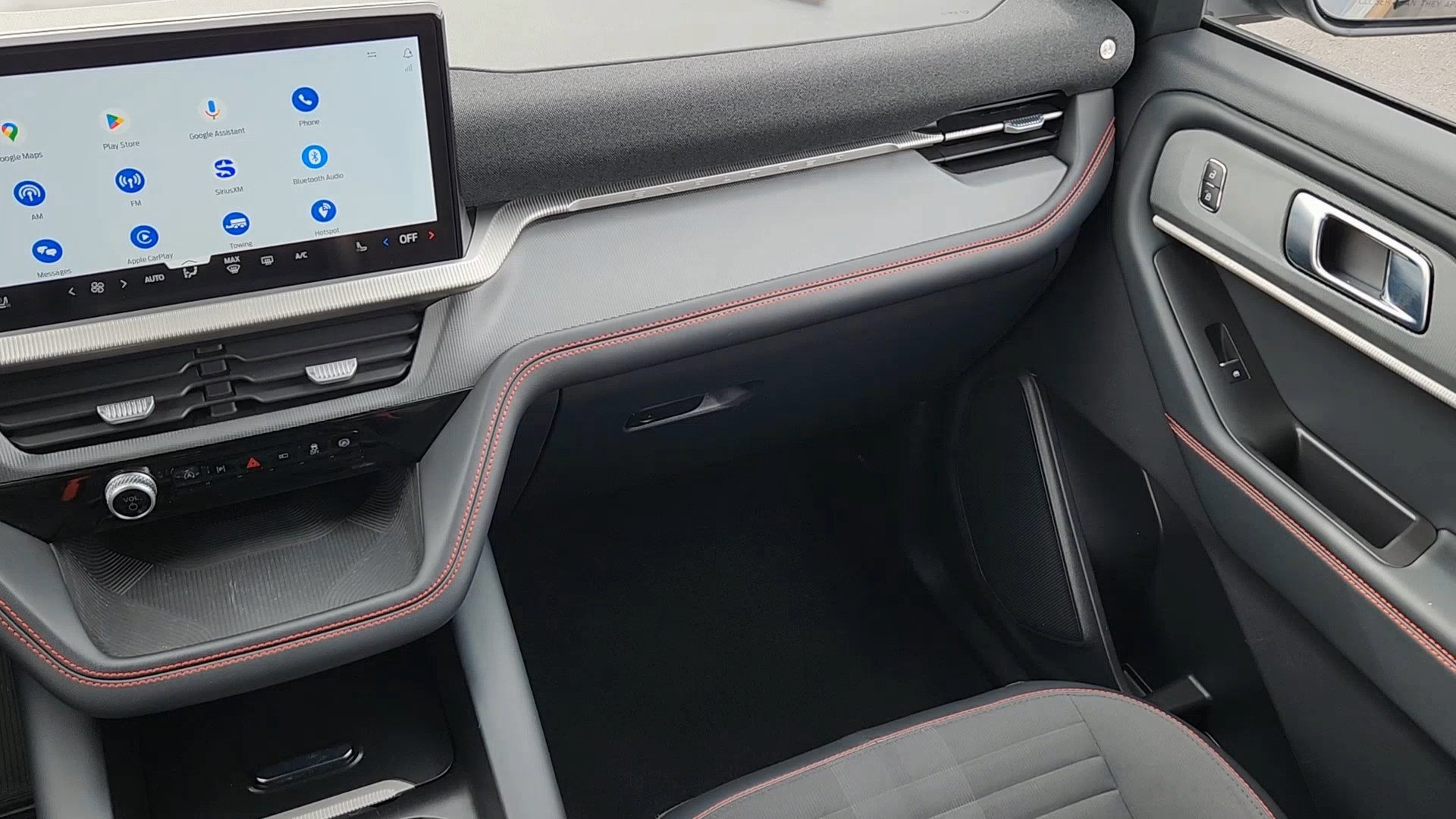 Certified 2025 Ford Explorer ST-Line image 7