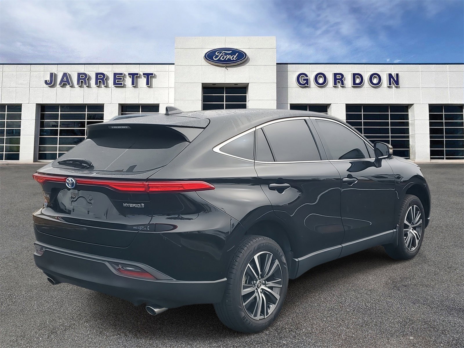 Used 2022 Toyota Venza LE image 3