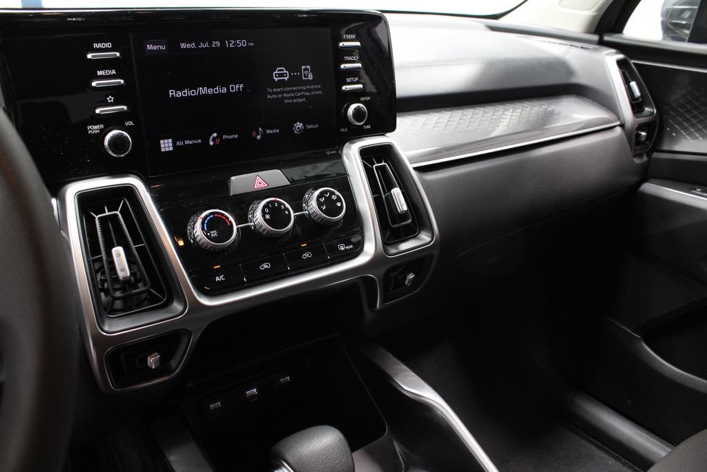 Used 2023 Kia Sorento LX AWD/4WD image 28