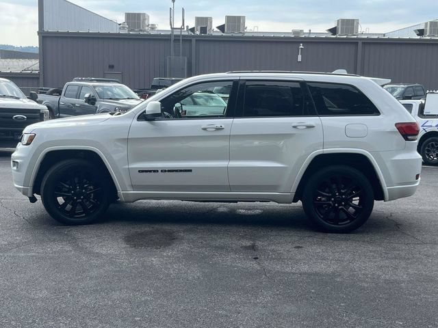 Used 2019 Jeep Grand Cherokee Altitude AWD/4WD image 8