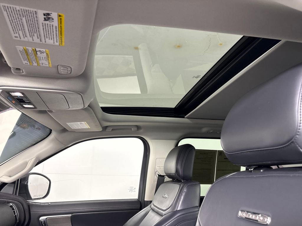 Certified 2025 Ford Expedition Platinum image 36