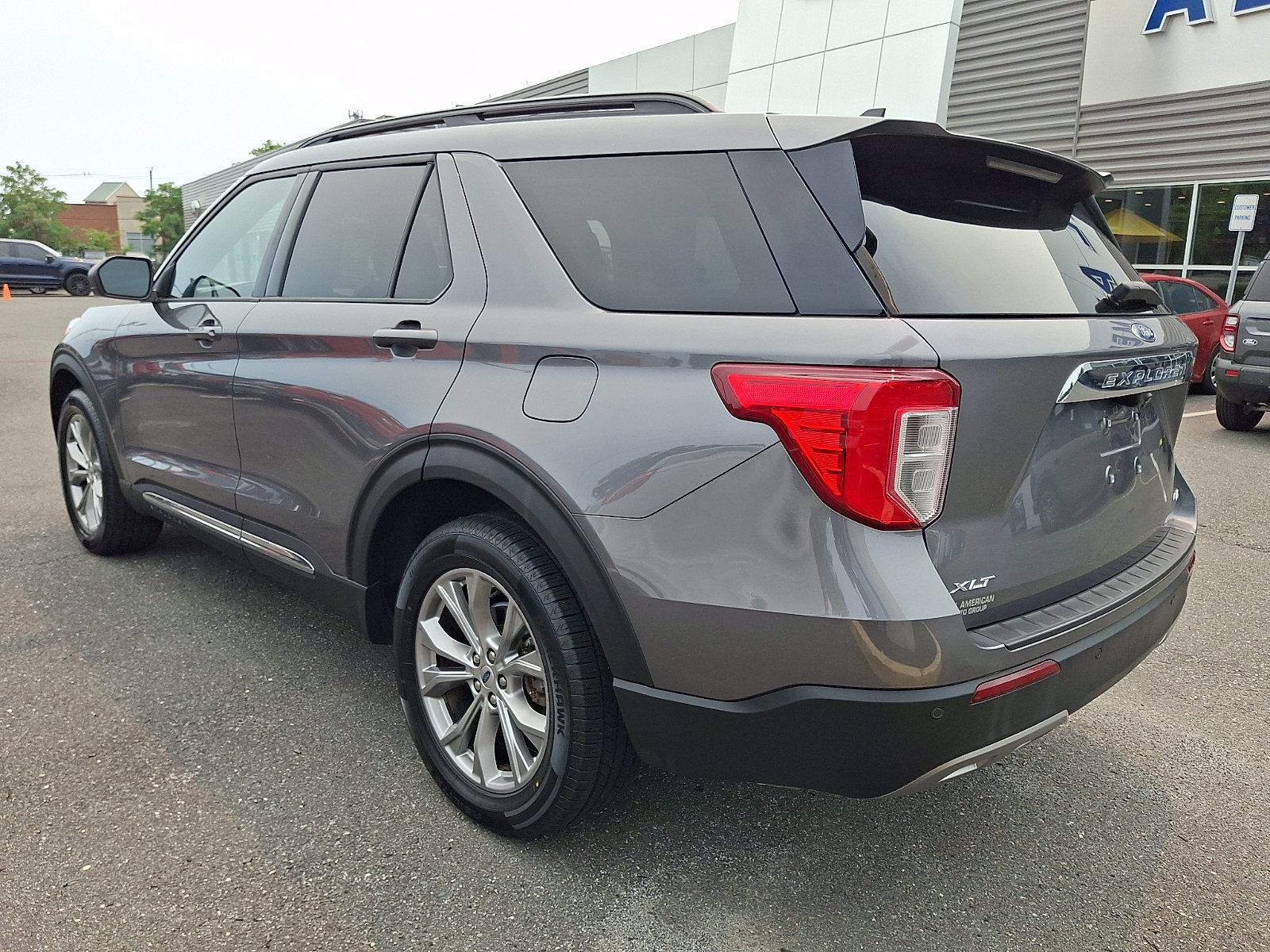 Certified 2022 Ford Explorer XLT w/ Equipment Group 202A AWD/4WD image 7