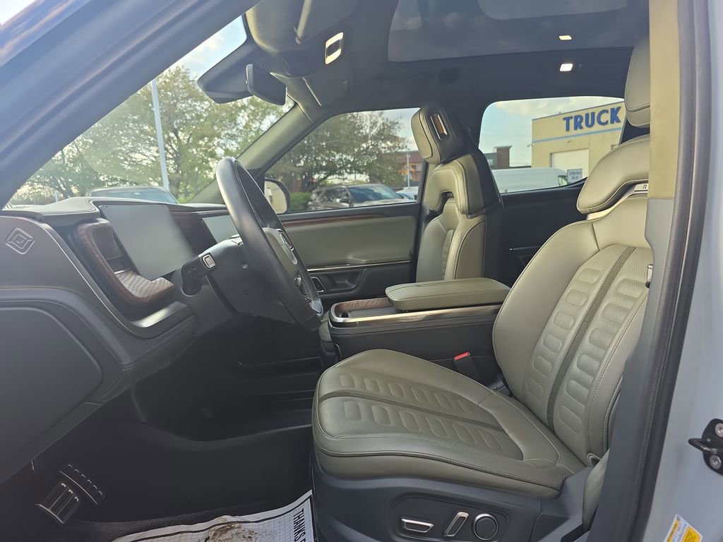 Used 2022 Rivian R1T Adventure image 19