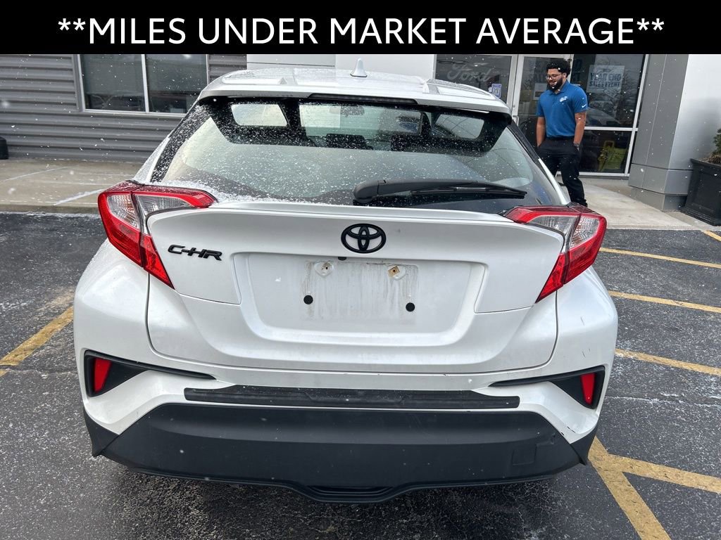 Used 2022 Toyota C-HR XLE image 8