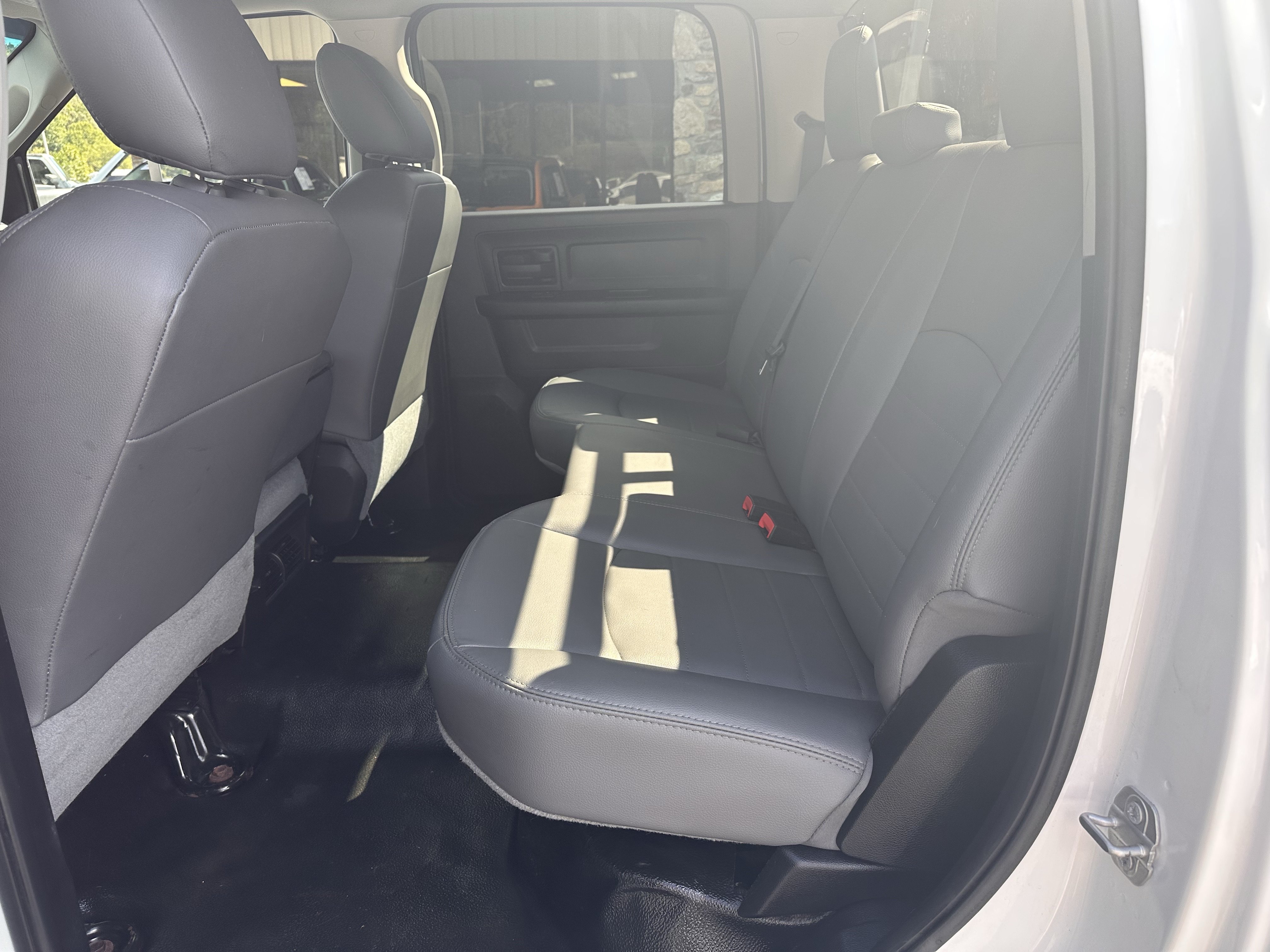 Used 2018 RAM 3500 Tradesman w/ Chrome Appearance Group RWD image 8