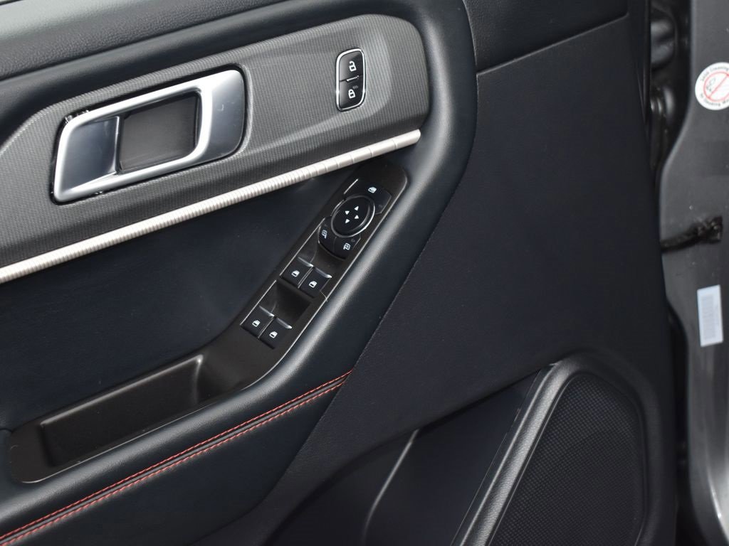 Certified 2025 Ford Explorer ST-Line w/ ST-Line Street Pack image 9