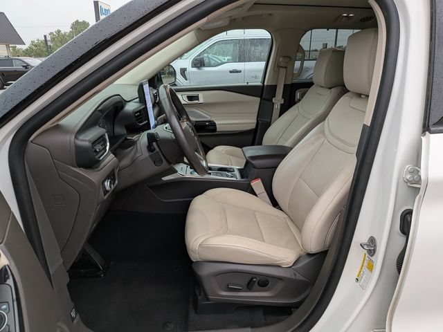Certified 2023 Ford Explorer Platinum w/ Technology Package AWD/4WD image 11