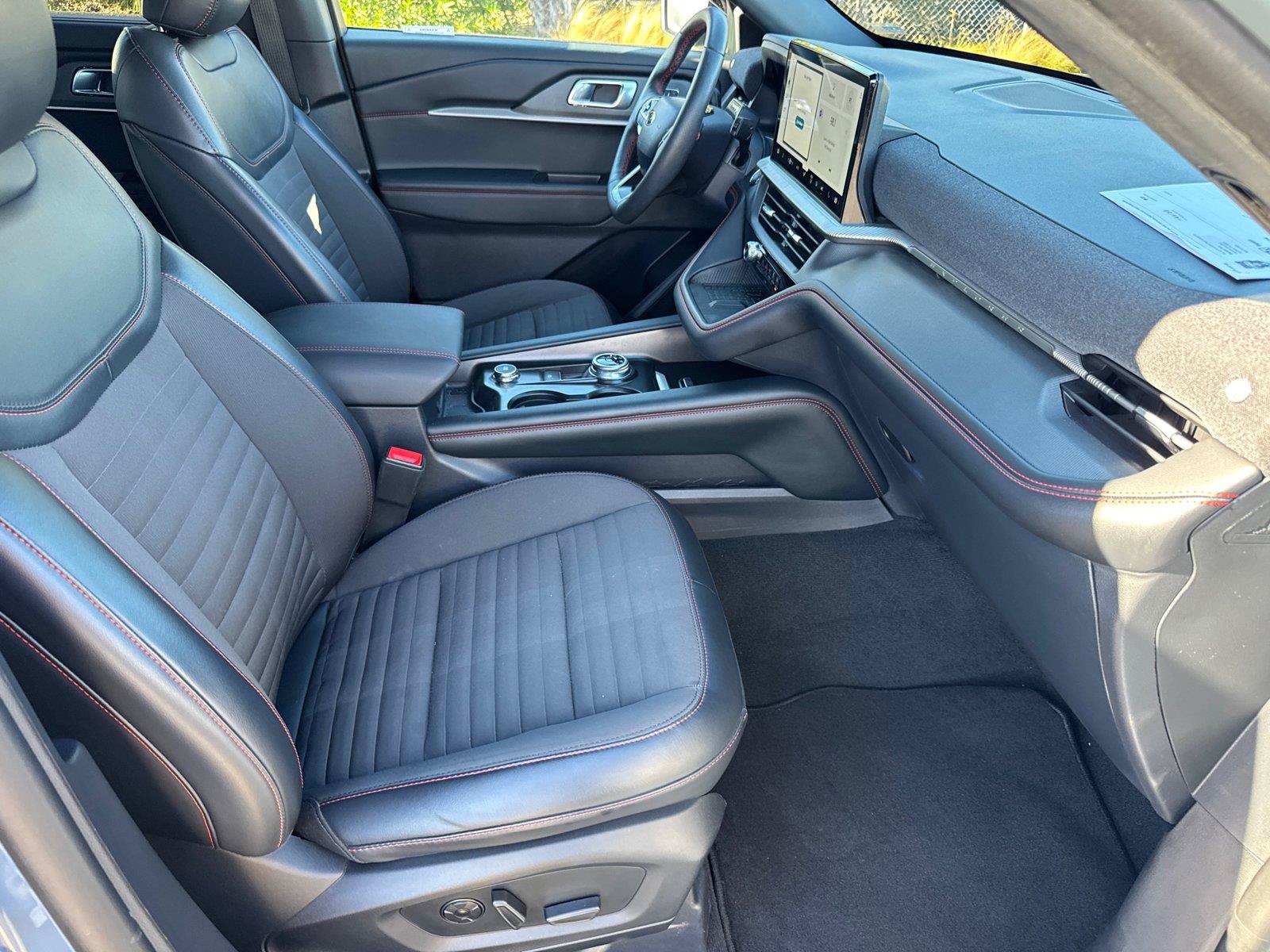 Certified 2025 Ford Explorer ST-Line w/ Premium Package RWD image 17