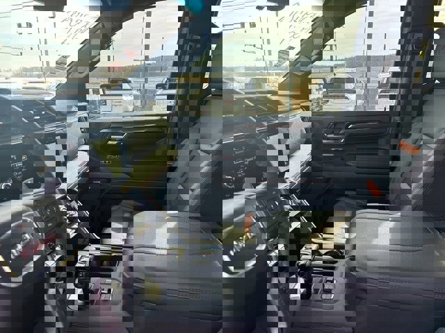 Used 2024 GMC Sierra 1500 AT4 w/ Technology Package image 16