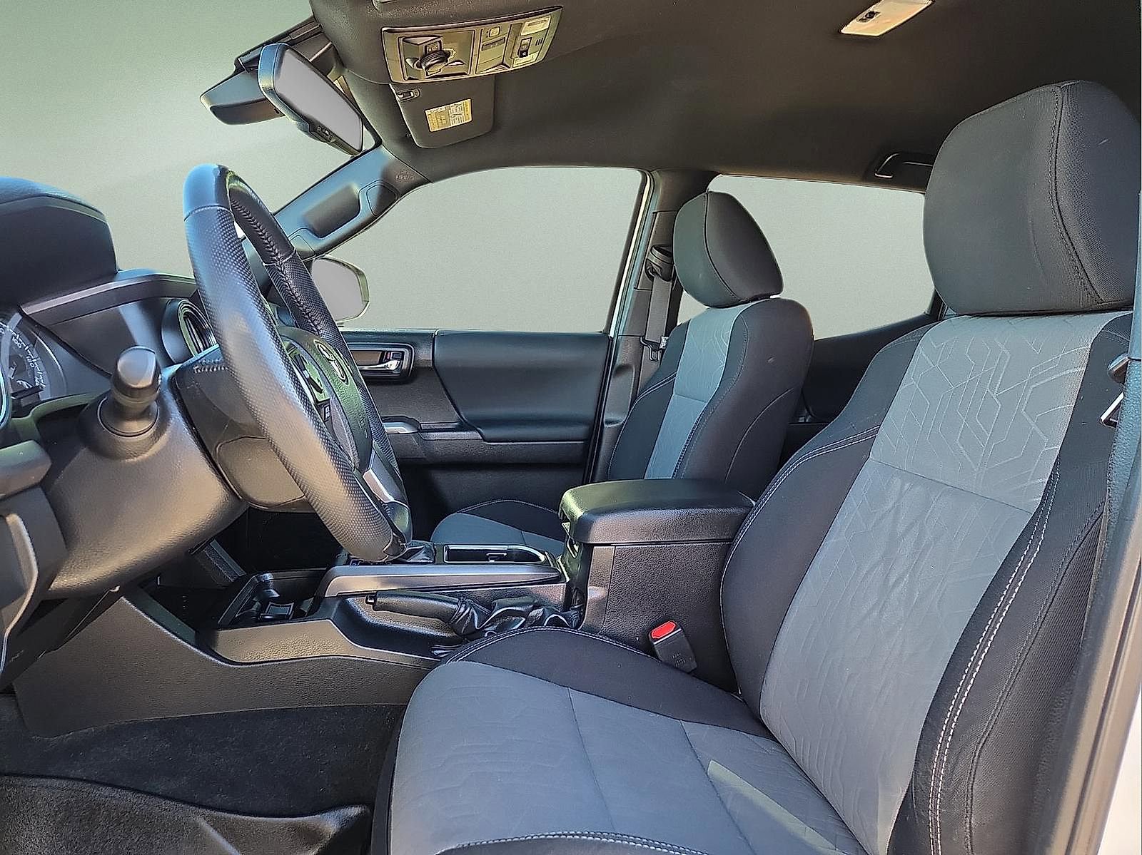 Used 2023 Toyota Tacoma TRD Off-Road w/ Technology Package AWD/4WD image 14