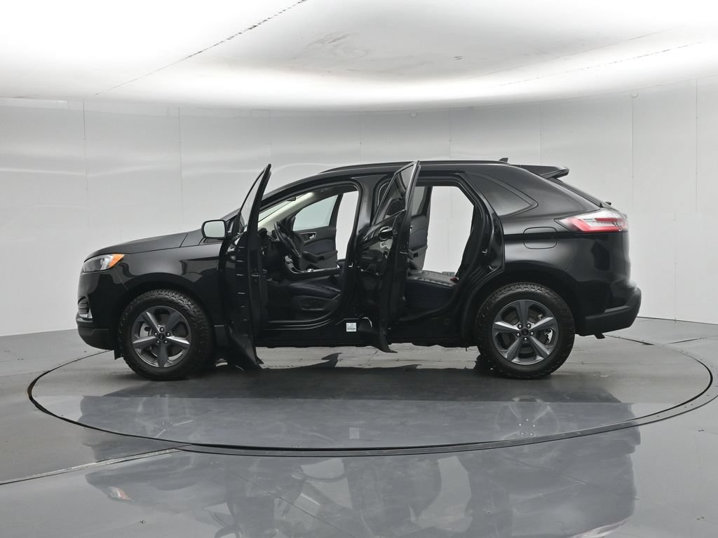 Certified 2024 Ford Edge SEL w/ Sport Appearance Package AWD/4WD image 34