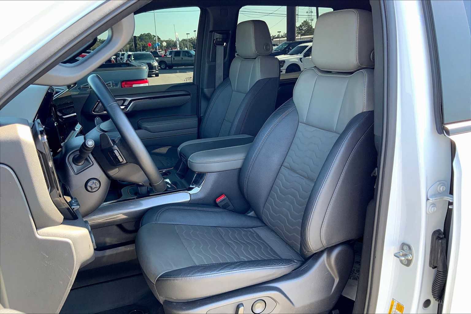 Used 2024 Chevrolet Silverado 1500 ZR2 w/ Technology Package image 9