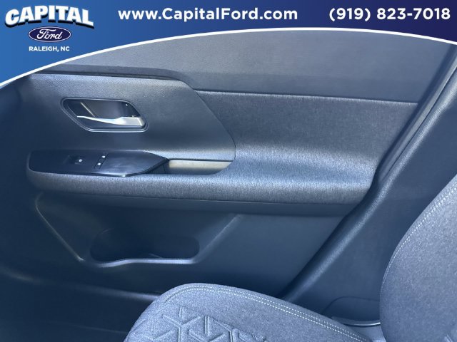 Used 2025 Nissan Kicks SV FWD image 28