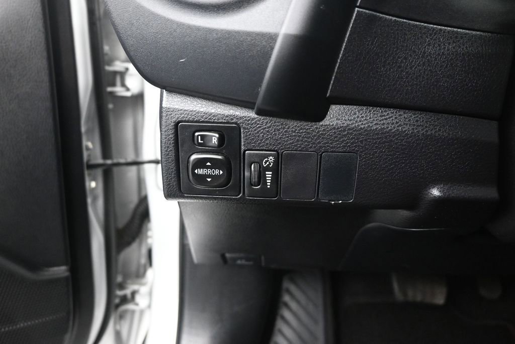 Used 2017 Toyota Corolla SE w/ Carpet Mat Package (TMS) FWD image 39