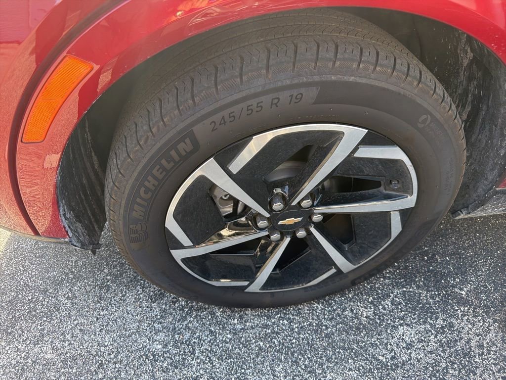 Used 2025 Chevrolet Equinox EV LT w/ Convenience Package image 2