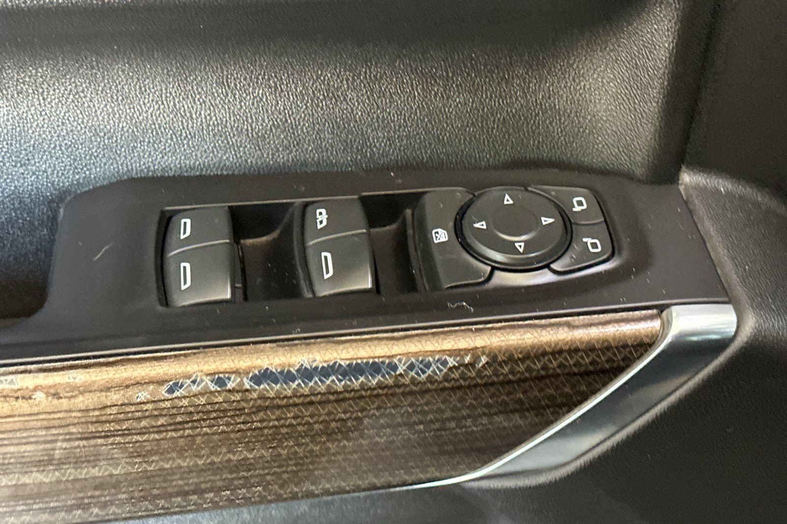 Used 2021 Chevrolet Silverado 1500 LT Trail Boss w/ Convenience Package II AWD/4WD image 11
