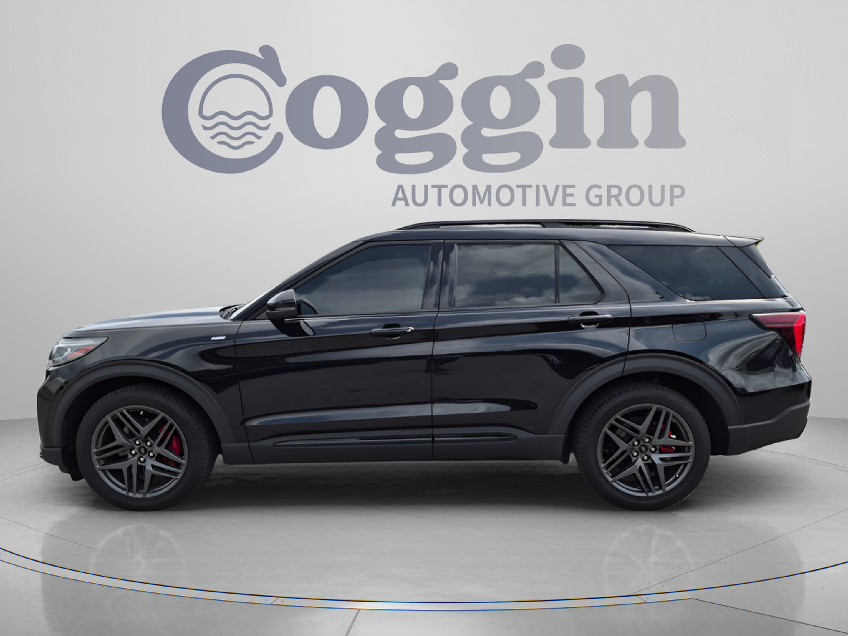 Certified 2025 Ford Explorer ST-Line w/ Premium Package RWD image 3