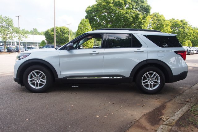 Certified 2025 Ford Explorer Active RWD image 4