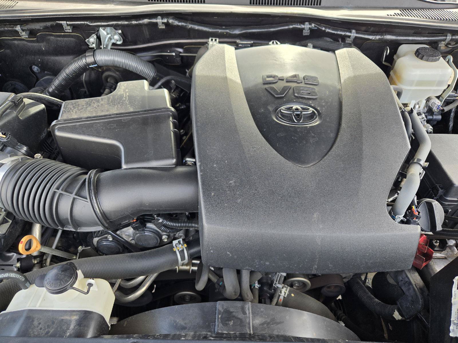 Used 2017 Toyota Tacoma TRD Off-Road w/ Premium & Technology Package AWD/4WD image 30