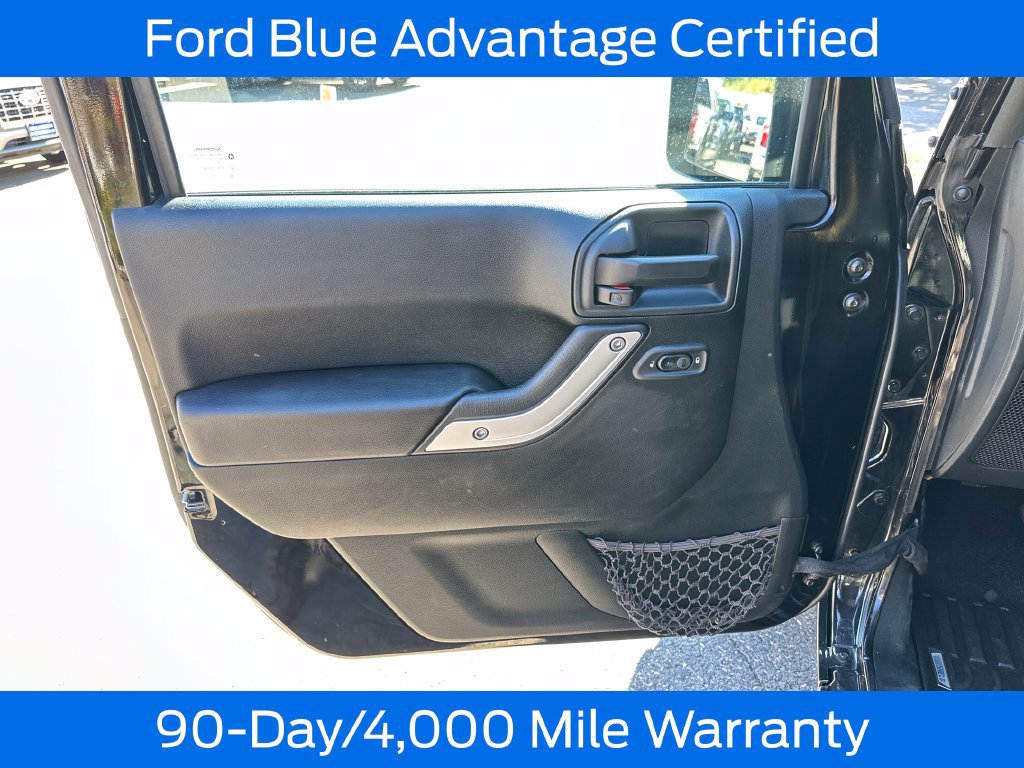 Used 2018 Jeep Wrangler Unlimited Sahara w/ Connectivity Group AWD/4WD image 14