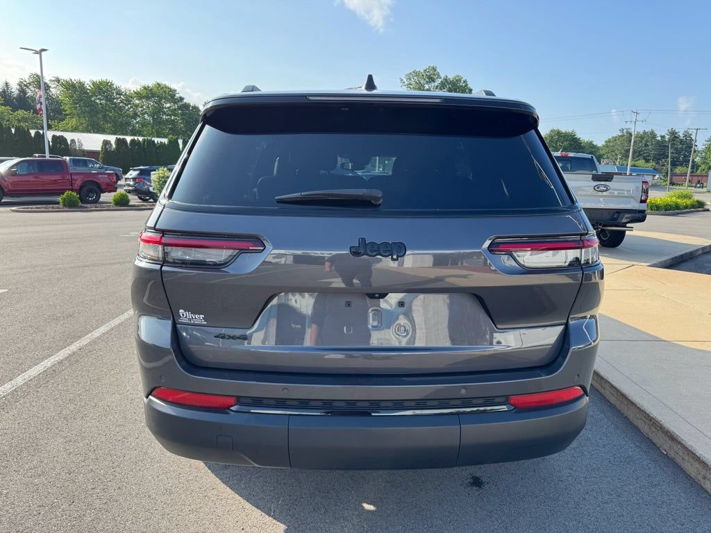 Used 2023 Jeep Grand Cherokee L Laredo AWD/4WD image 8