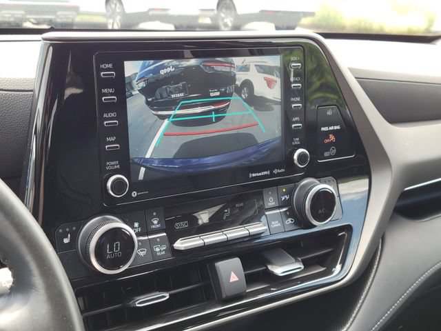 Used 2022 Toyota Highlander XLE AWD/4WD image 19
