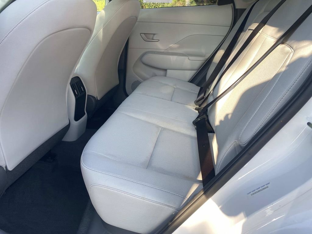 Used 2025 Hyundai Kona SEL FWD image 13