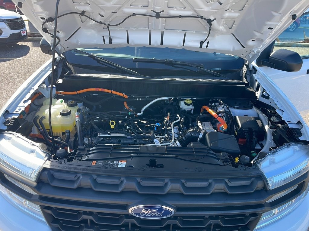 Certified 2022 Ford Maverick XL image 33