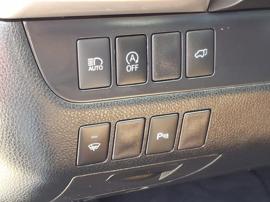 Used 2019 Toyota Highlander Limited FWD image 19