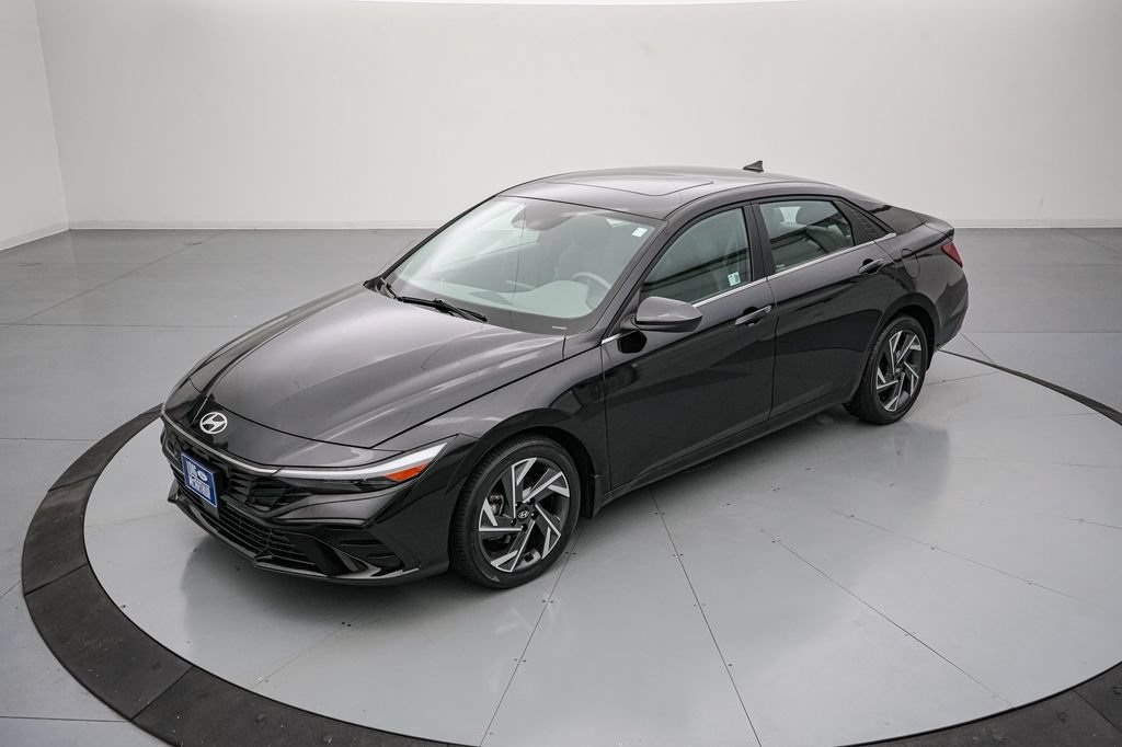 Used 2025 Hyundai Elantra SEL FWD image 8
