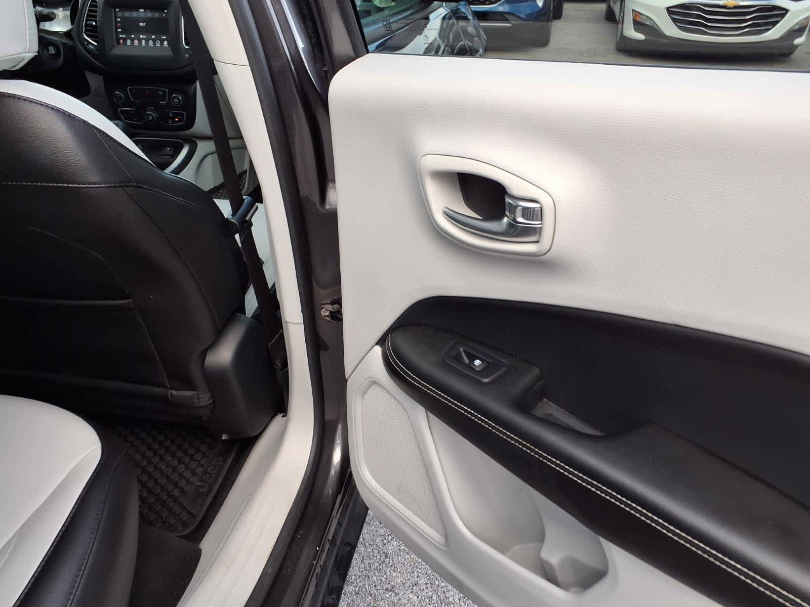 Used 2021 Jeep Compass Latitude w/ Convenience Group FWD image 26