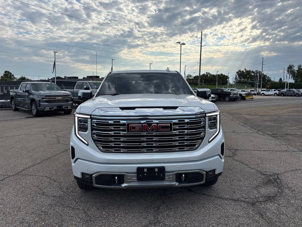 Used 2024 GMC Sierra 1500 Denali w/ Denali Reserve Package AWD/4WD image 2