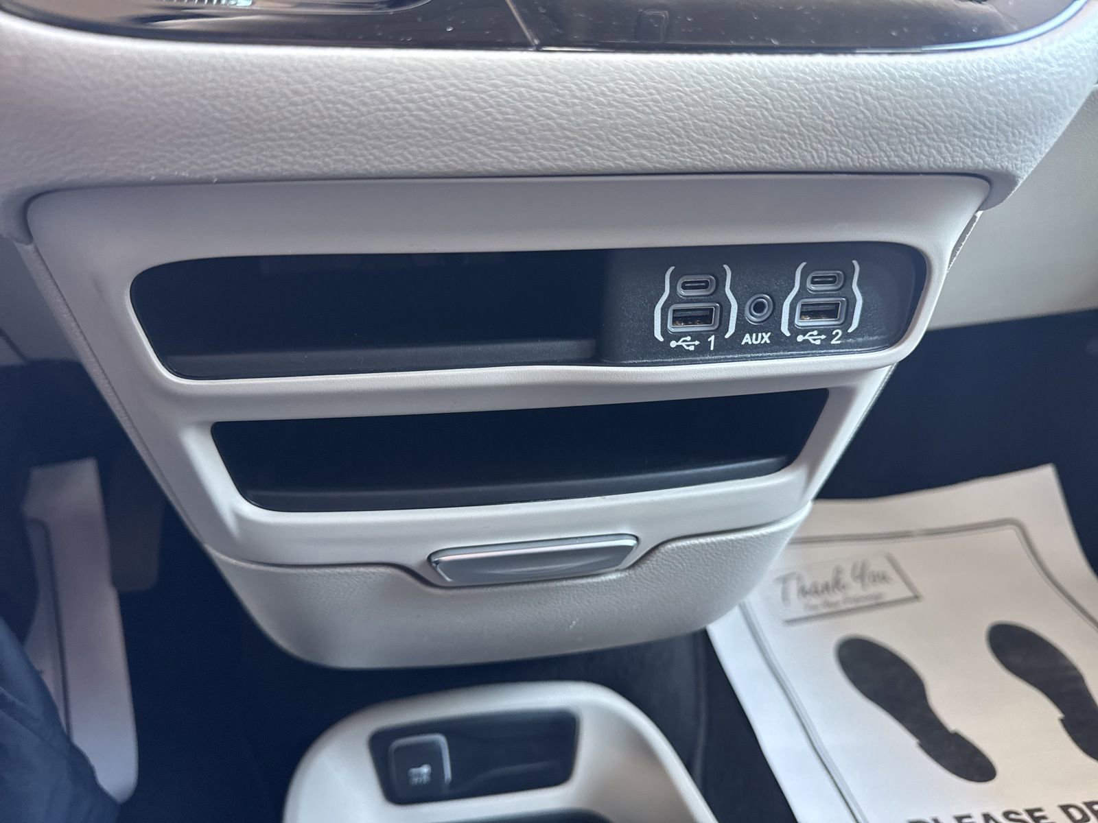 Used 2024 Chrysler Pacifica Touring-L image 32