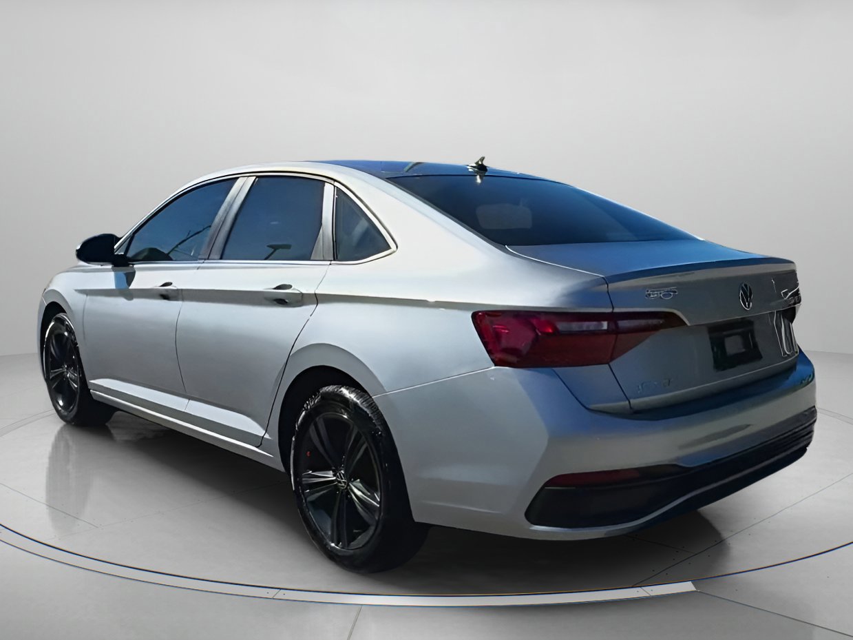 Used 2024 Volkswagen Jetta SE image 14